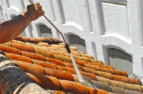 Nettoyage de toitures - Montagnac